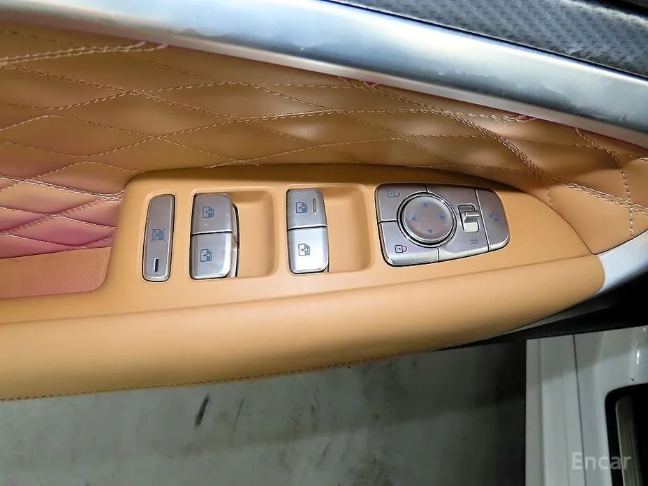 Фото 13 - Genesis G70