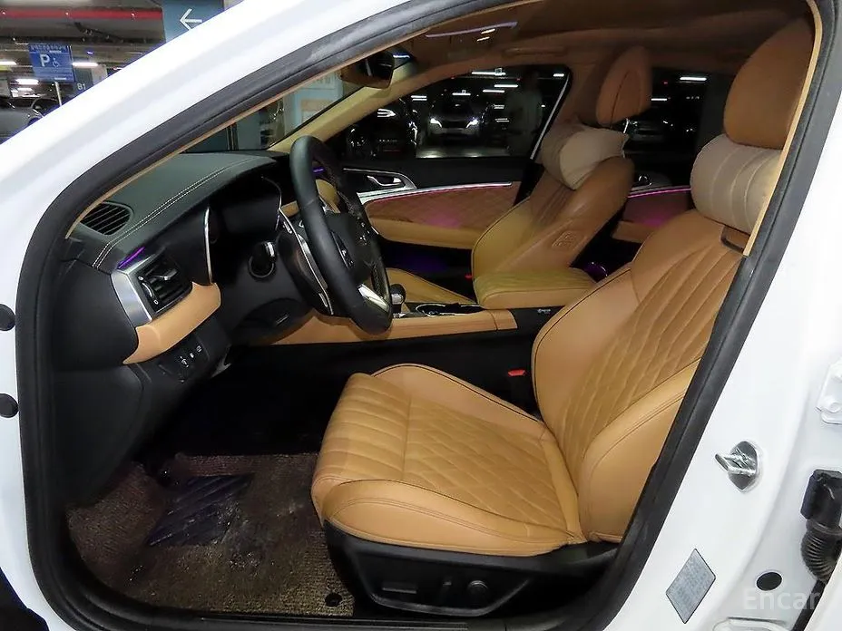 Фото 19 - Genesis G70