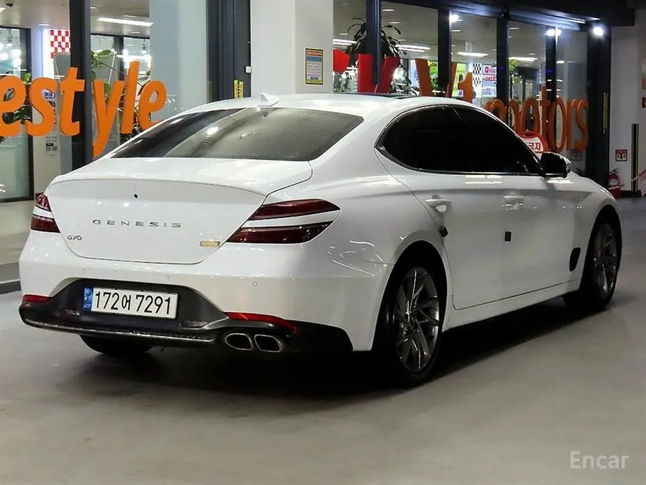 Фото 2 - Genesis G70