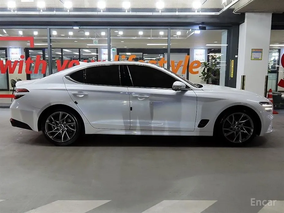 Фото 20 - Genesis G70