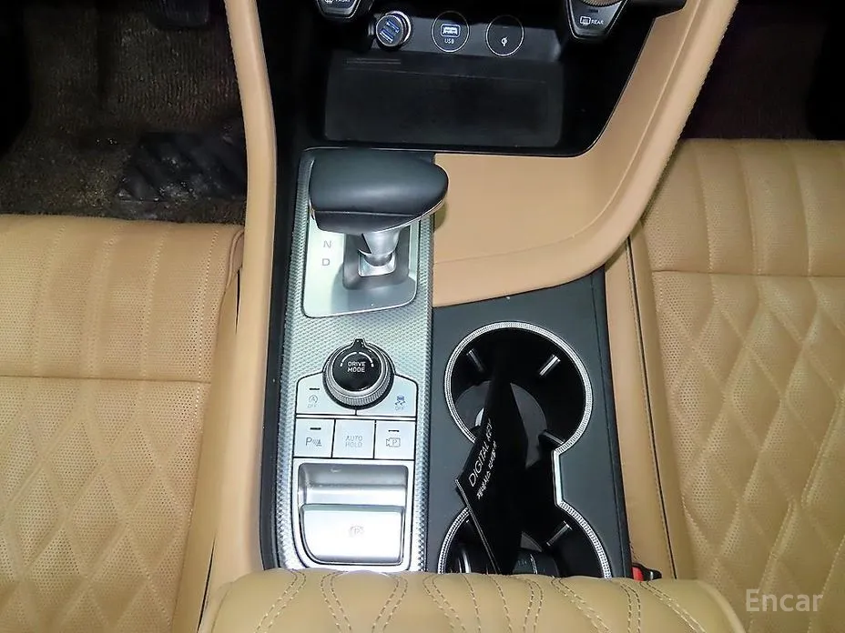 Фото 9 - Genesis G70