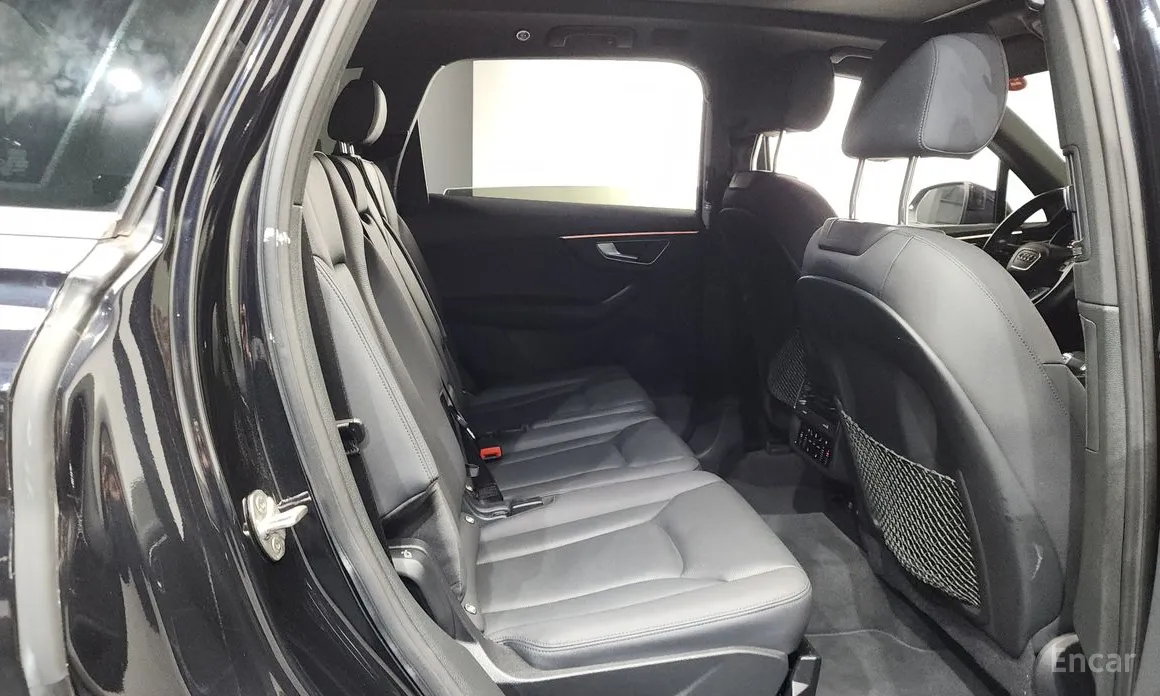 Фото 12 - Audi Q7