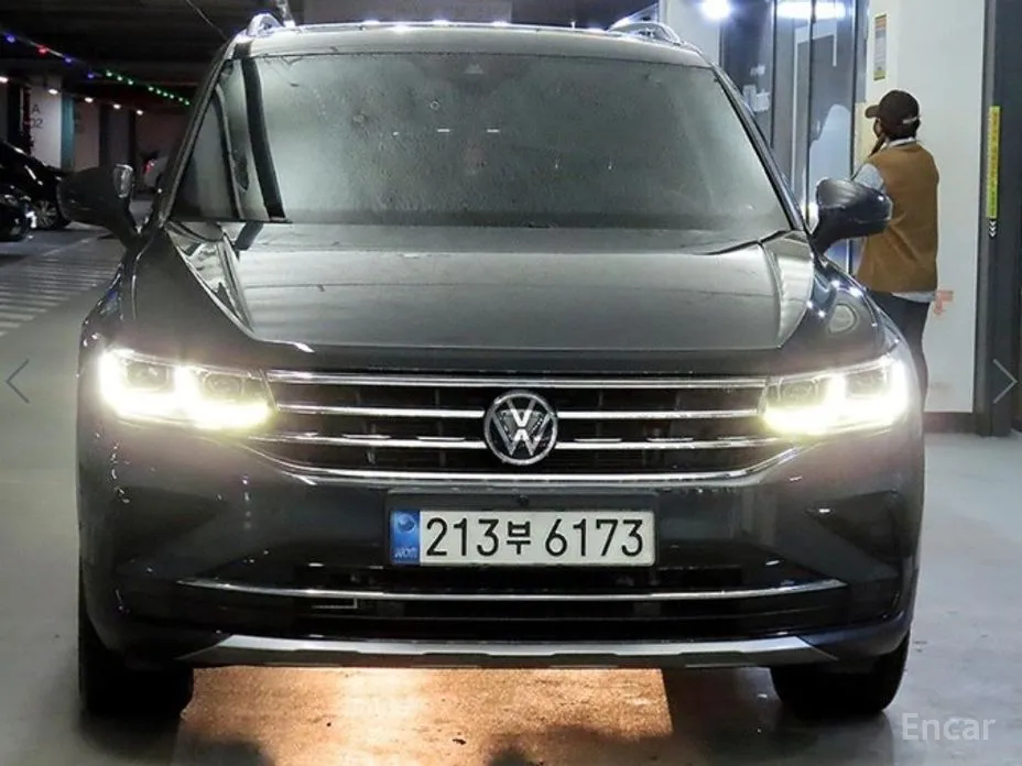 Photo 2 - Volkswagen Tiguan