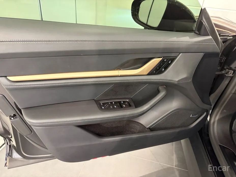 Фото 10 - Porsche Taycan