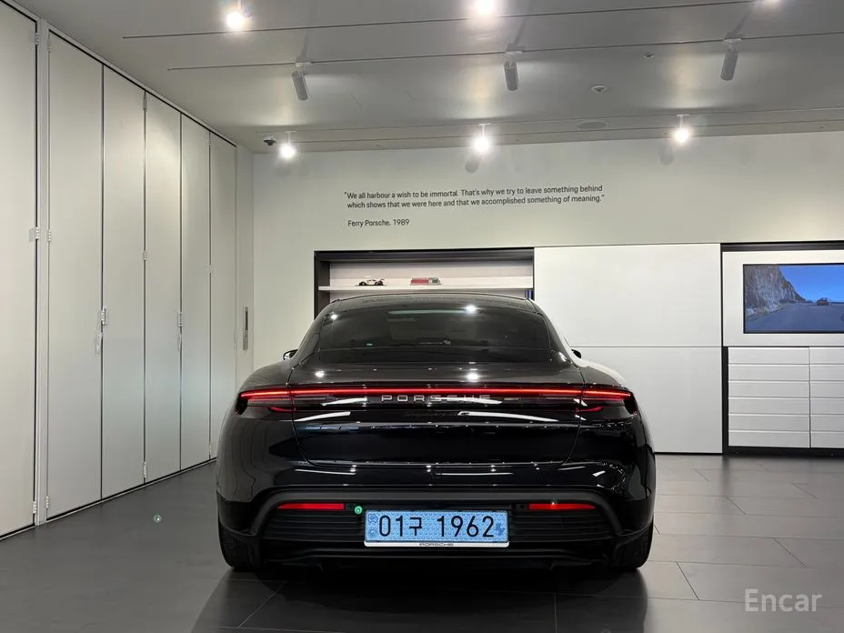 Фото 4 - Porsche Taycan