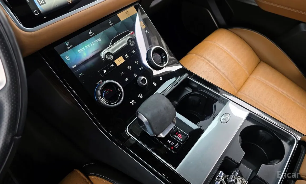 Фото 9 - Land Rover Range Rover Velar