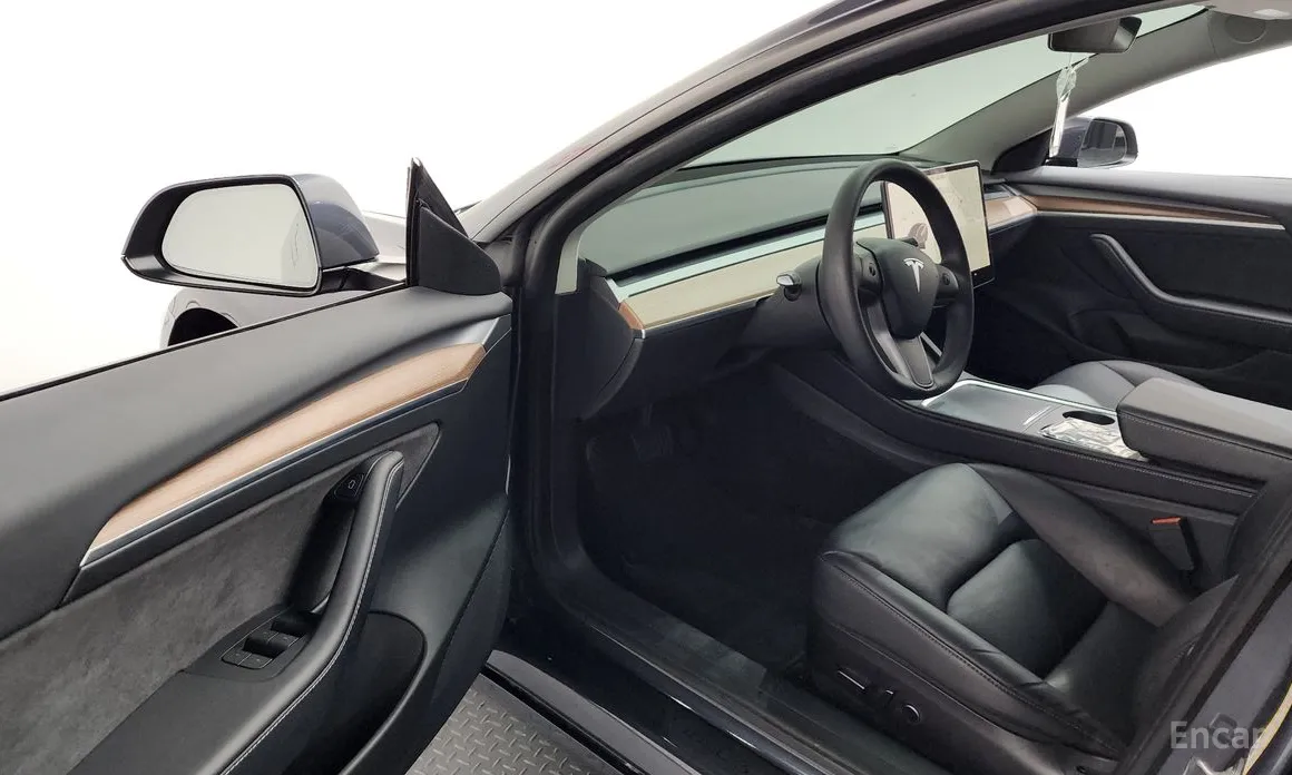 Фото 10 - Tesla Model 3