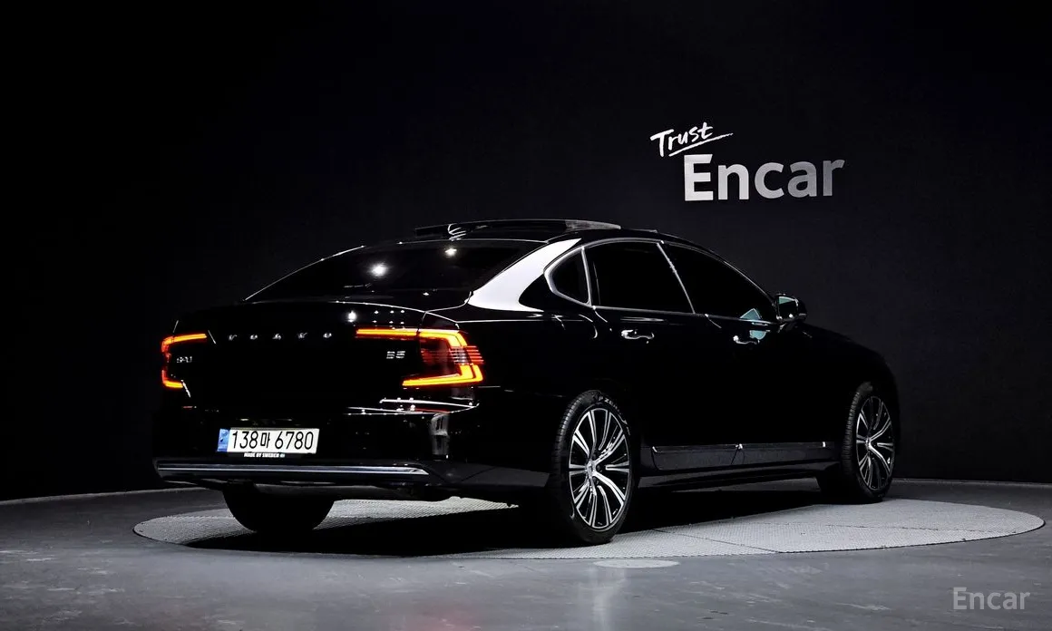 Фото 2 - Volvo S90