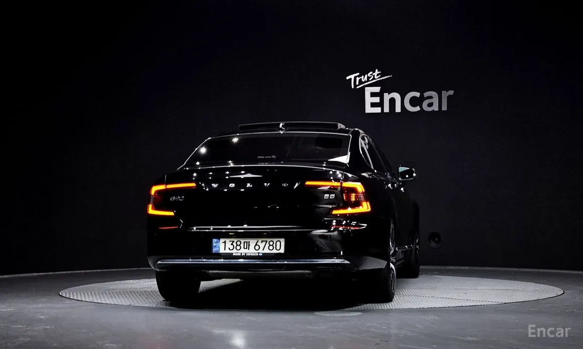 Фото 4 - Volvo S90