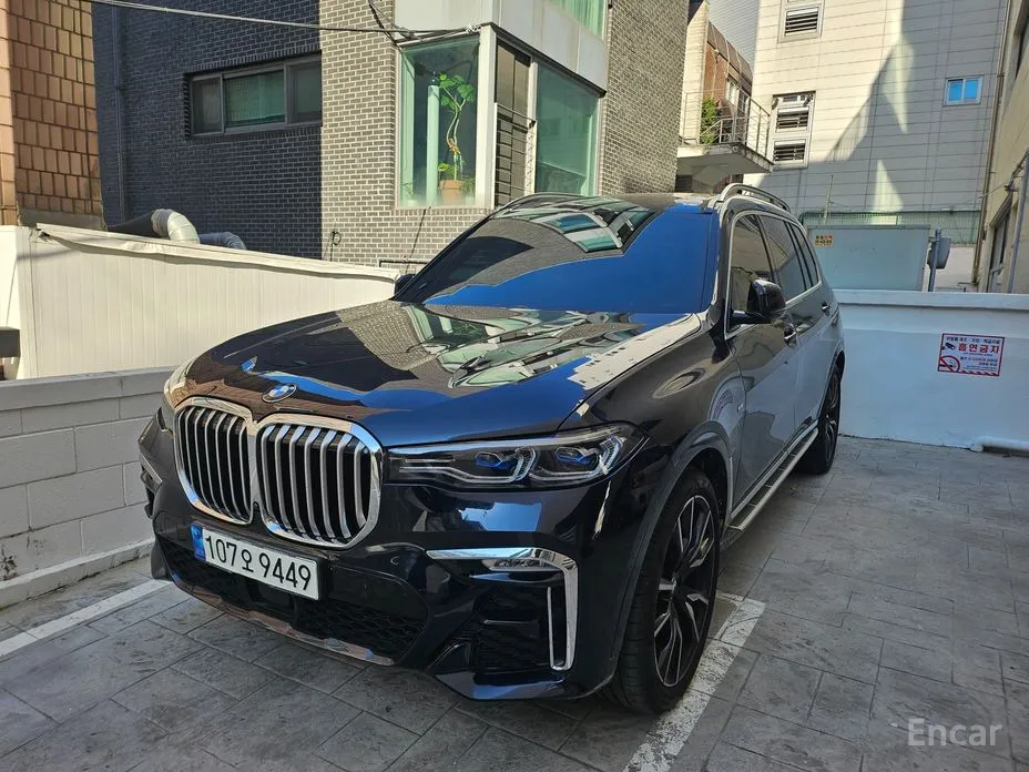 Photo 1 - BMW X7