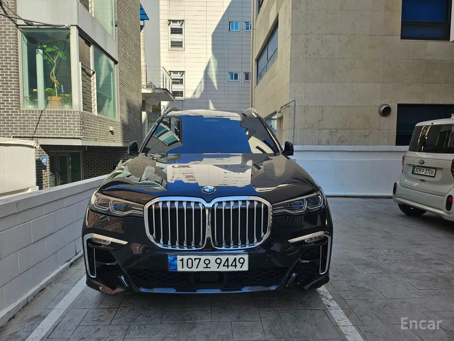 Photo 2 - BMW X7