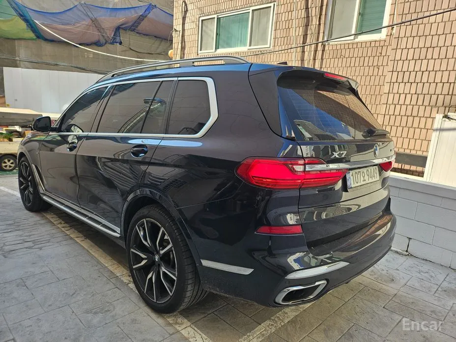 Photo 3 - BMW X7