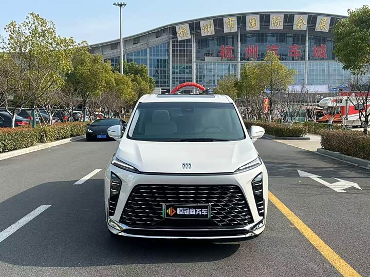 Фото 2 - Buick GL8 Hybrid