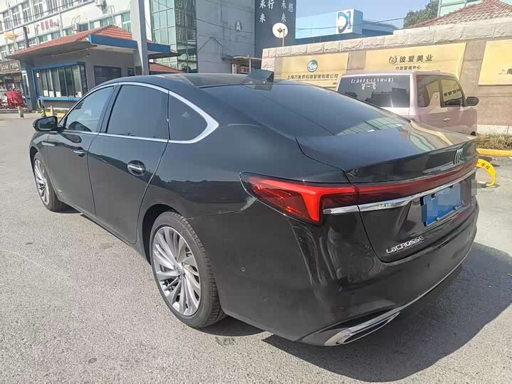 Photo 6 - Buick LaCrosse