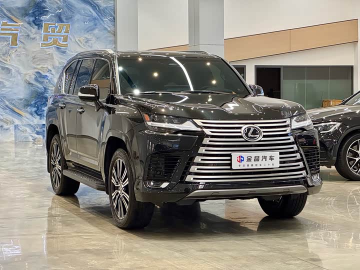 Фото 3 - Lexus LX