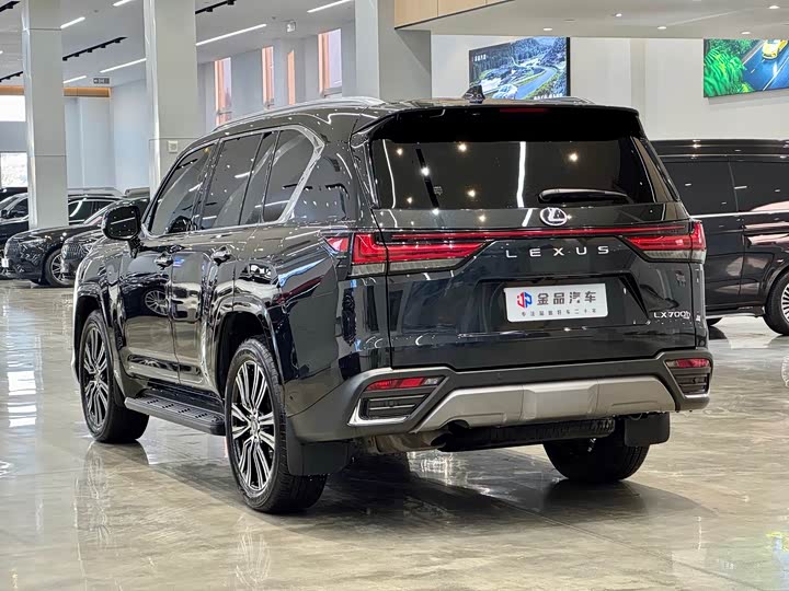 Фото 4 - Lexus LX