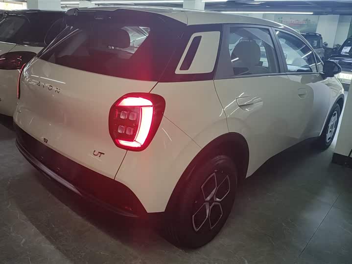 Фото 3 - GAC Aion UT