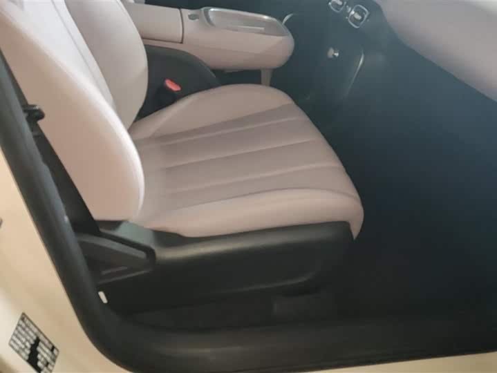 Фото 8 - GAC Aion UT