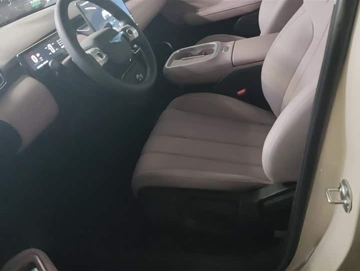 Фото 9 - GAC Aion UT