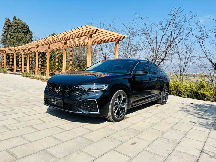 Photo 1 - Volkswagen Passat