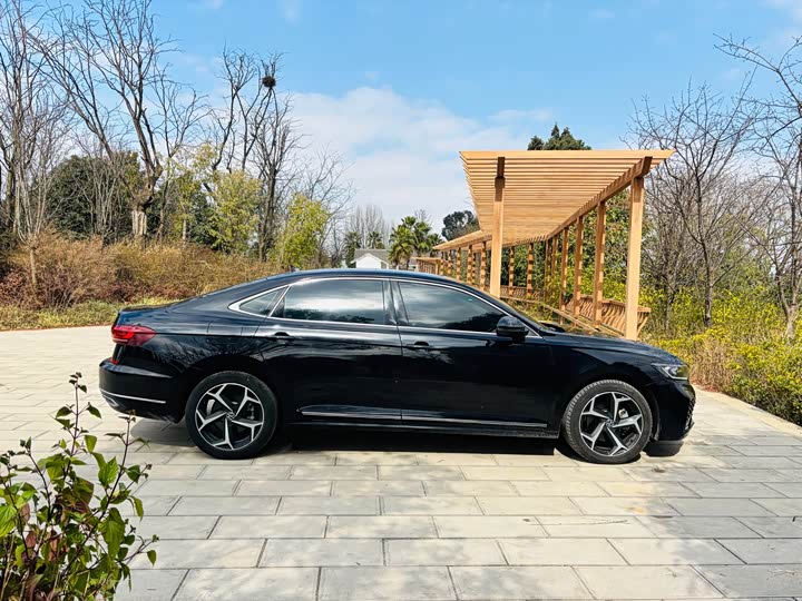 Photo 8 - Volkswagen Passat