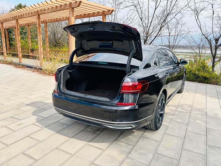 Photo 9 - Volkswagen Passat