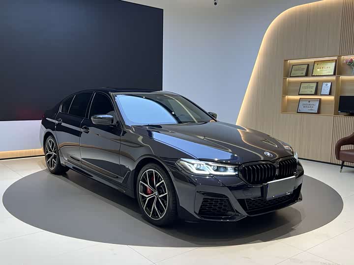 Photo 2 - BMW 5 Series