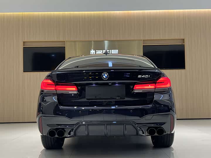 Photo 5 - BMW 5 Series