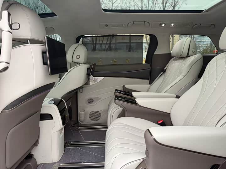 Фото 5 - Denza D9