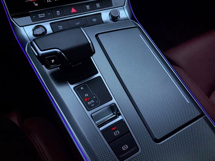 Фото 9 - Audi A7L