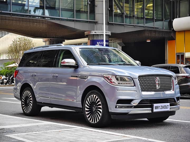 Photo 3 - Lincoln Navigator