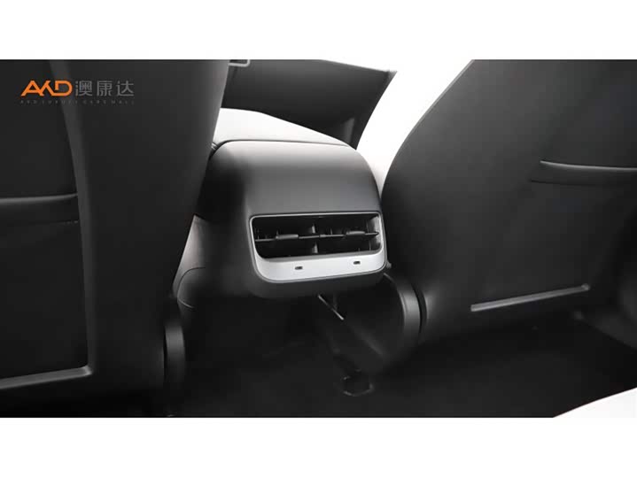 Фото 9 - Tesla Model 3