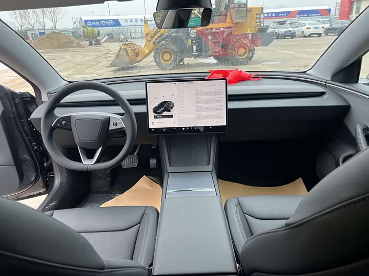 Фото 3 - Tesla Model 3