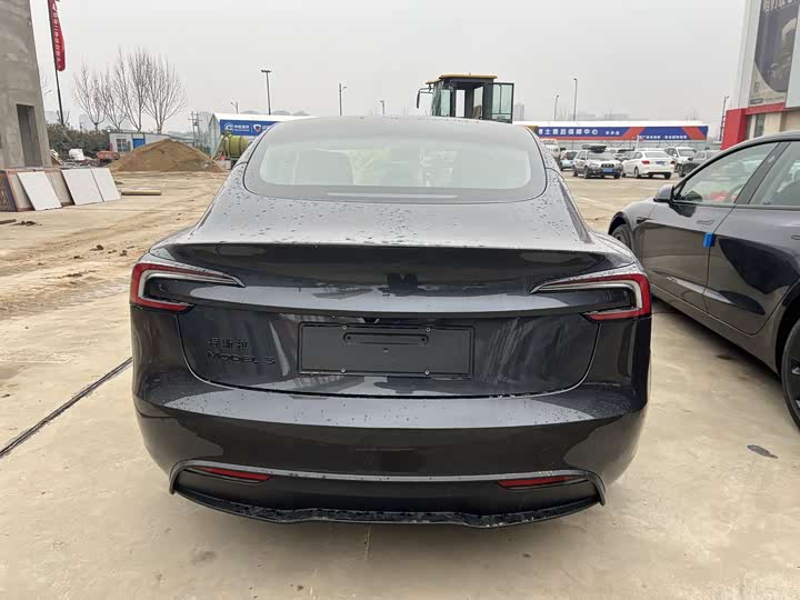 Фото 9 - Tesla Model 3