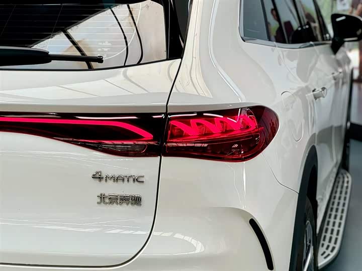 Photo 5 - Mercedes-Benz EQE SUV