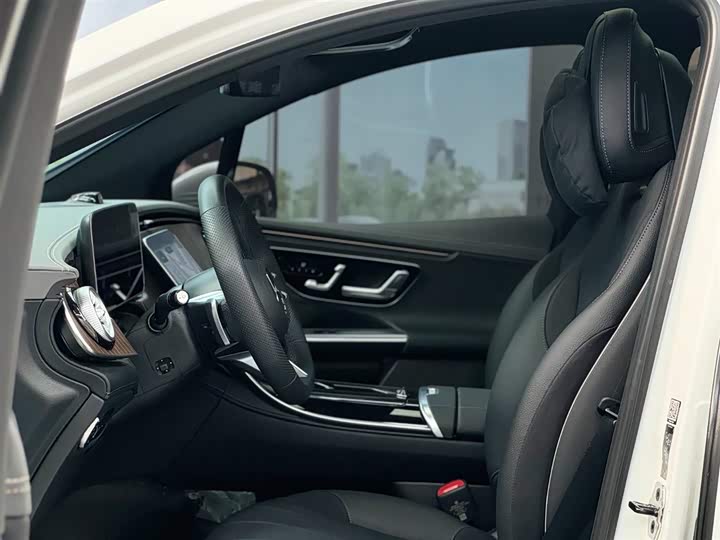 Photo 6 - Mercedes-Benz EQE SUV