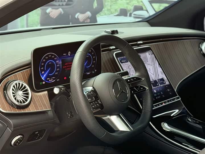 Photo 7 - Mercedes-Benz EQE SUV