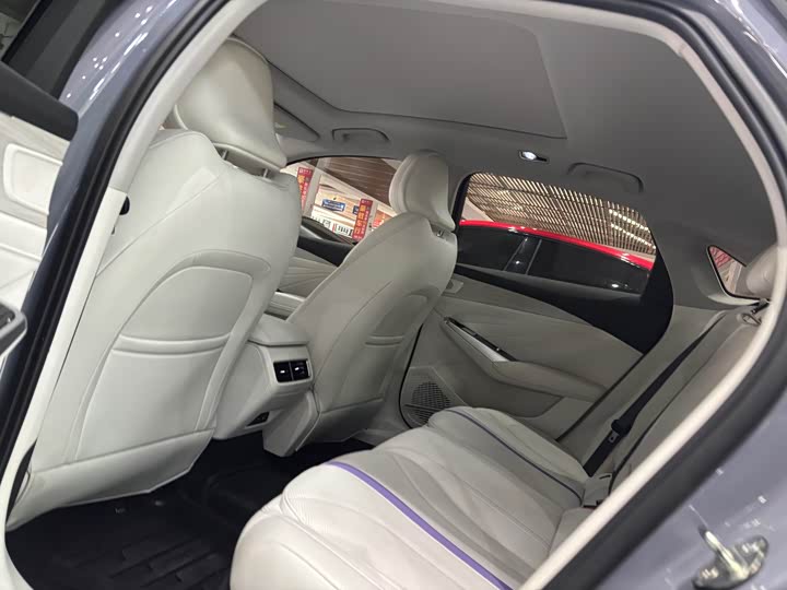 Фото 4 - Geely Preface L