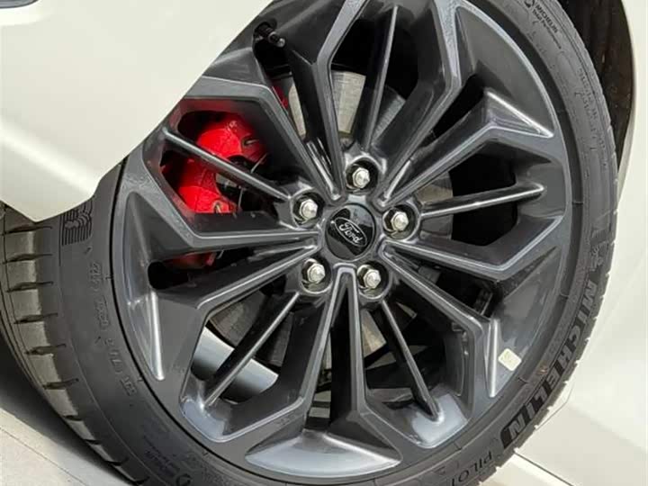 Фото 5 - Ford Focus