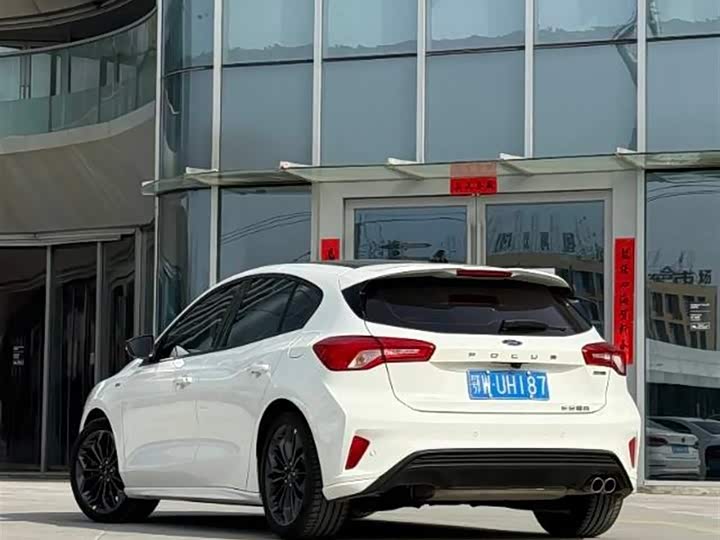 Фото 6 - Ford Focus