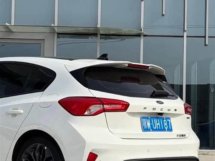 Фото 7 - Ford Focus