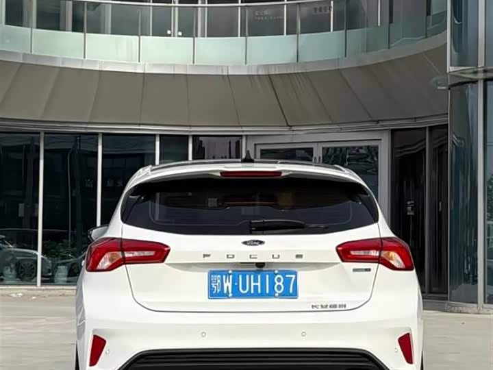 Фото 8 - Ford Focus