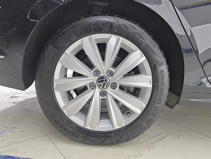 Photo 6 - Volkswagen Passat