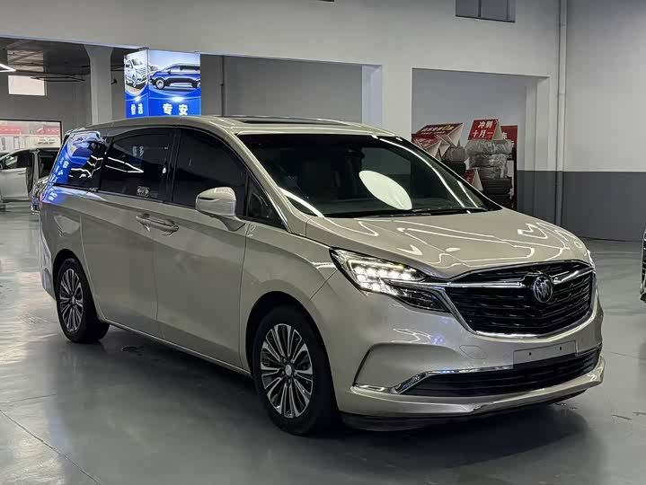 Photo 2 - Buick GL8 ES