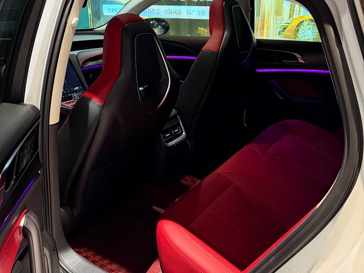 Фото 7 - Hongqi H6