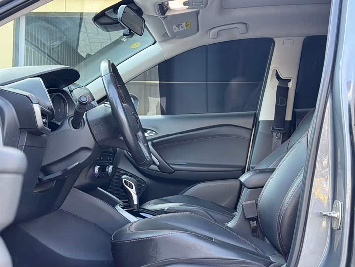 Фото 4 - Chevrolet Tracker