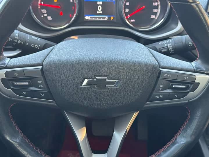 Фото 6 - Chevrolet Tracker