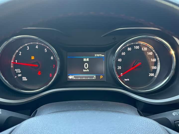 Фото 8 - Chevrolet Tracker