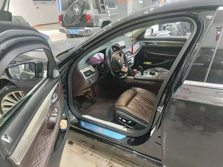 Photo 2 - BMW 7 Series