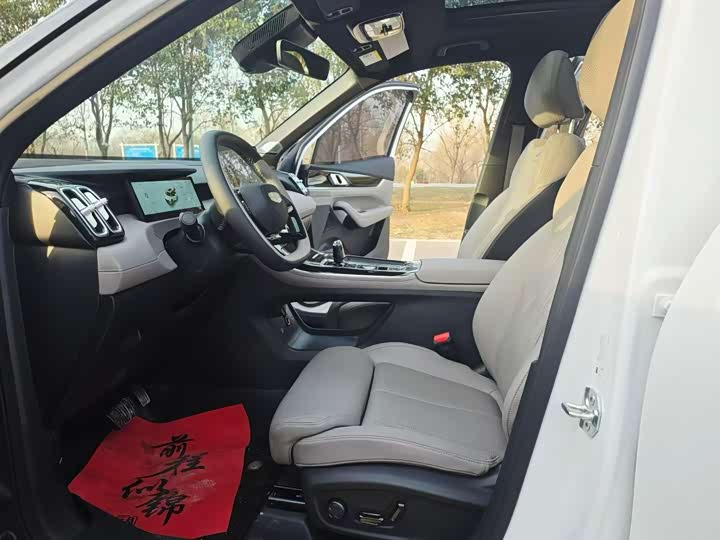 Фото 5 - Geely Atlas L